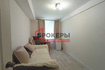 Комната, (всего 10 ком.), 12 м², 1/5 эт.