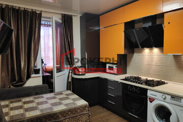 2-к квартира, 74 м², 1/10 эт.
