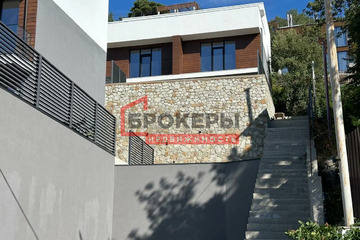 Дом, 271 м², 3 эт.