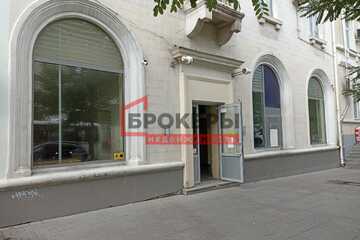 Помещение своб.назн., 294 м², 1/3 эт.