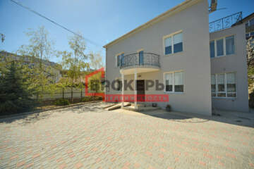 Дом, 213,6 м², 3 эт.