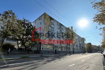 Помещение своб.назн., 400 м², 1/5 эт.