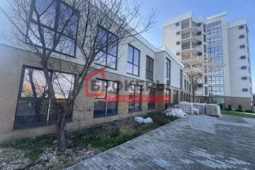 Отдельно стоящее здание, 638 м²