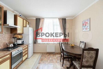 2-к квартира, 80 м², 3/10 эт.
