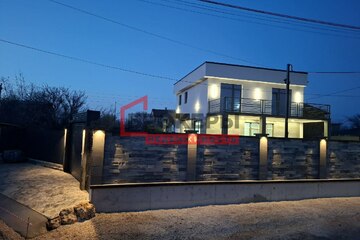 Дом, 200 м², 2 эт.