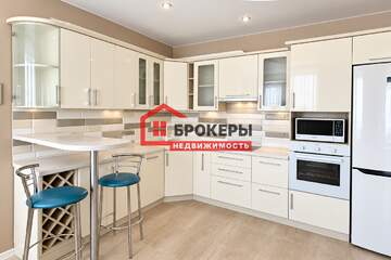 Дом, 295 м², 4 эт.